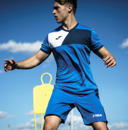 fussballer model für marke Joma